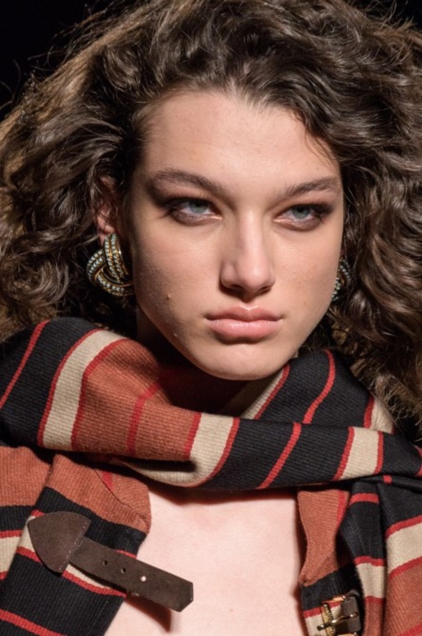 عرض ازياء ايترو لخريف وشتاء 2018