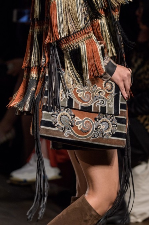 عرض ازياء ايترو لخريف وشتاء 2018