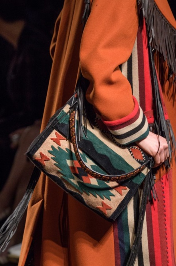 عرض ازياء ايترو لخريف وشتاء 2018