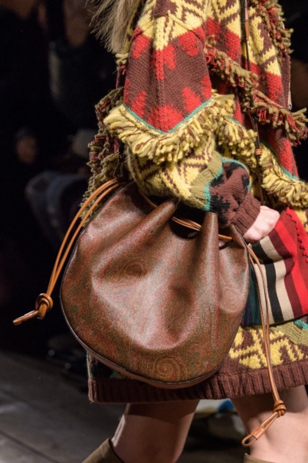 عرض ازياء ايترو لخريف وشتاء 2018