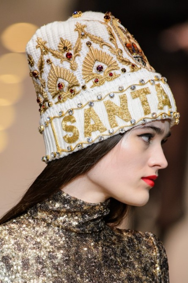 دولتشي اند غابانا تحيي موضة المرأة الفاخرة في ميلانو