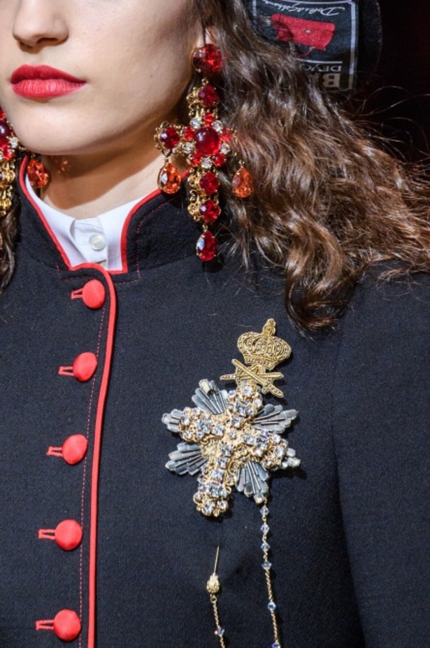 دولتشي اند غابانا تحيي موضة المرأة الفاخرة في ميلانو