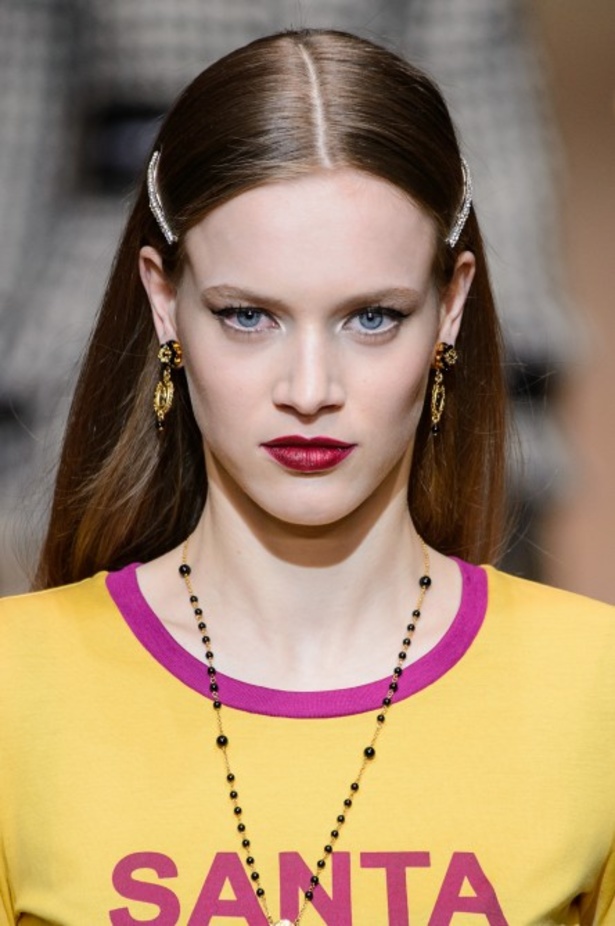 دولتشي اند غابانا تحيي موضة المرأة الفاخرة في ميلانو