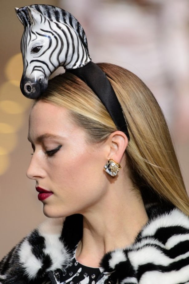 دولتشي اند غابانا تحيي موضة المرأة الفاخرة في ميلانو