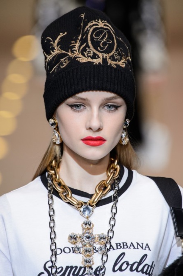 دولتشي اند غابانا تحيي موضة المرأة الفاخرة في ميلانو