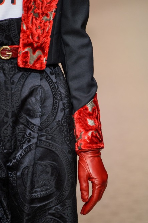 دولتشي اند غابانا تحيي موضة المرأة الفاخرة في ميلانو