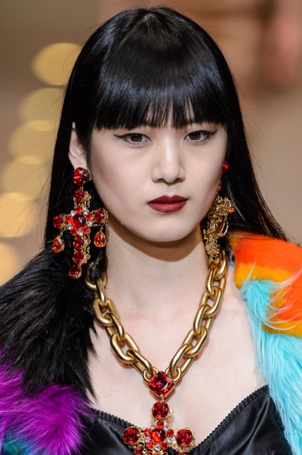 دولتشي اند غابانا تحيي موضة المرأة الفاخرة في ميلانو