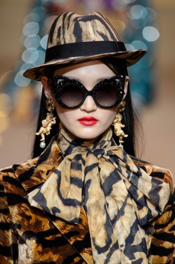 دولتشي اند غابانا تحيي موضة المرأة الفاخرة في ميلانو