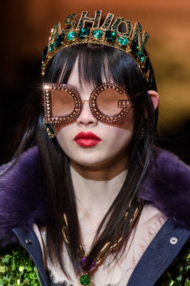 دولتشي اند غابانا تحيي موضة المرأة الفاخرة في ميلانو