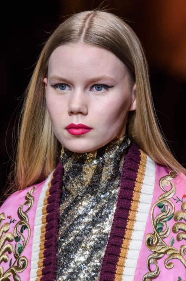 دولتشي اند غابانا تحيي موضة المرأة الفاخرة في ميلانو