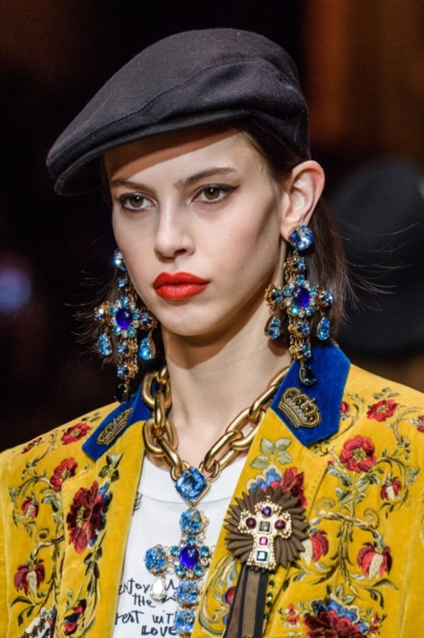 دولتشي اند غابانا تحيي موضة المرأة الفاخرة في ميلانو