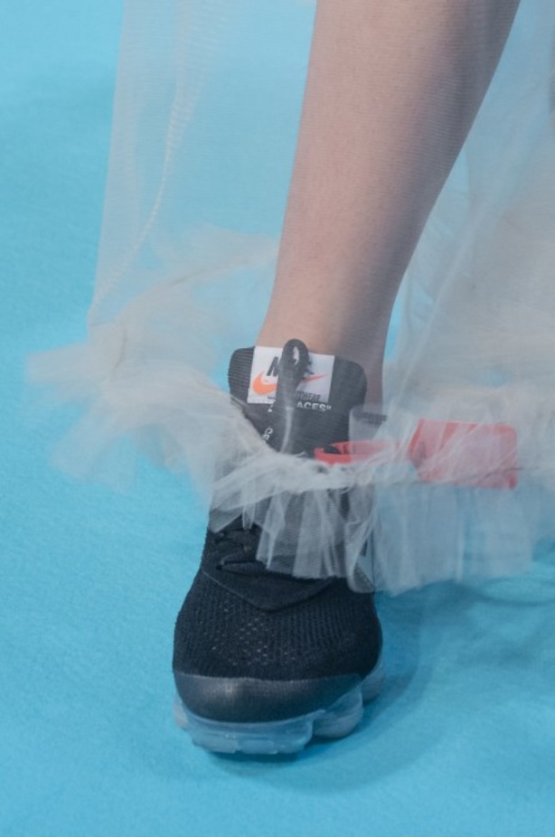 عرض أزياء Off White لخريف وشتاء ٢٠١٨ !