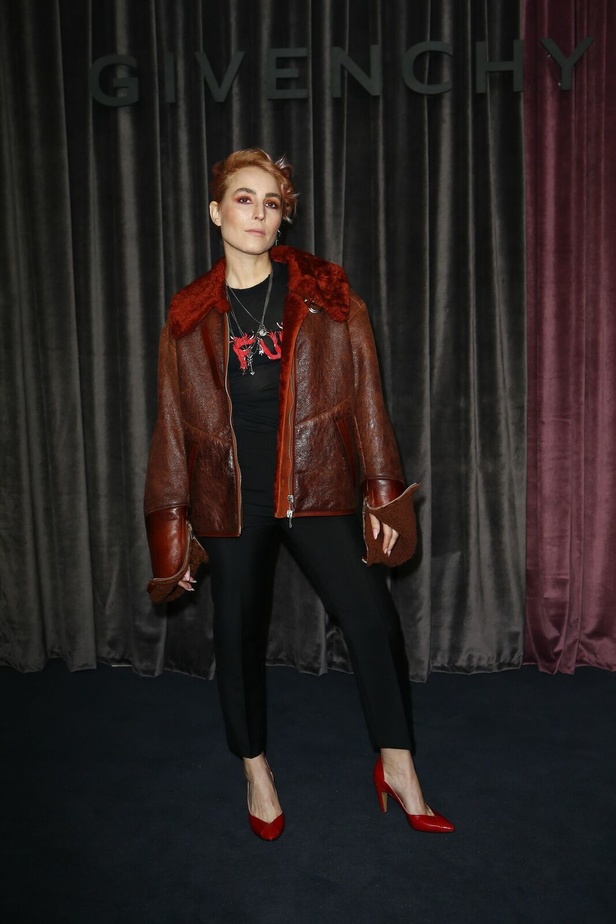 أزياء جيفنشي تظهر شخصية المرأة العملية والقوية