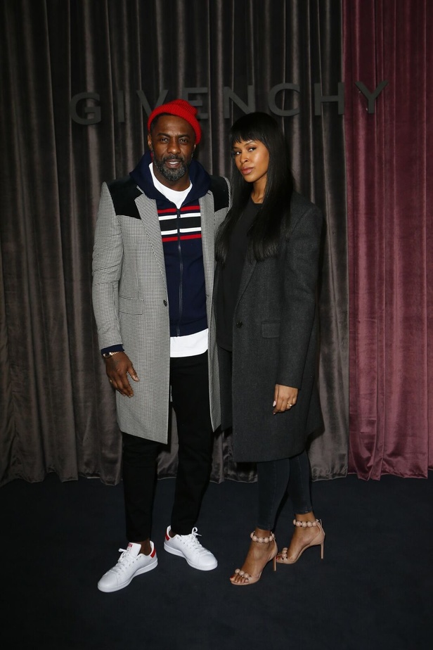 أزياء جيفنشي تظهر شخصية المرأة العملية والقوية