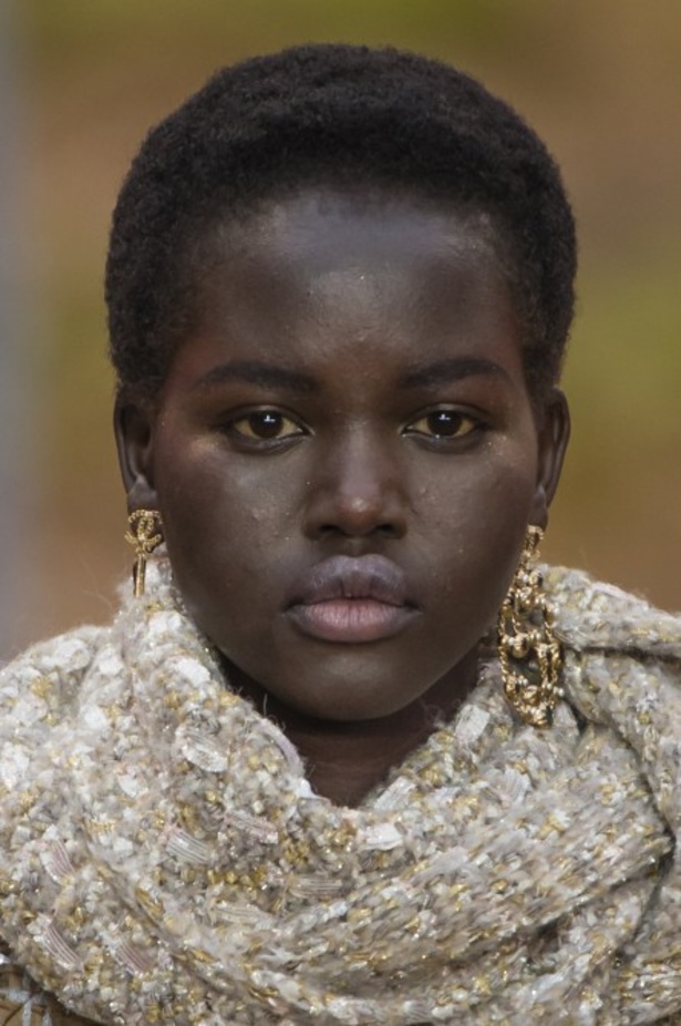 مجموعة شانيل لخريف 2018 تنقلنا الى أحضان الطبيعة الخلابة