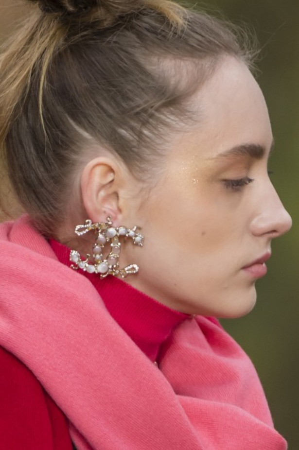 مجموعة شانيل لخريف 2018 تنقلنا الى أحضان الطبيعة الخلابة