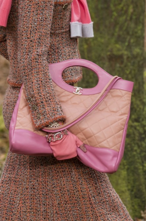 مجموعة شانيل لخريف 2018 تنقلنا الى أحضان الطبيعة الخلابة