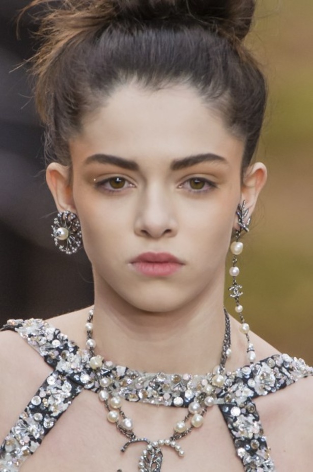 مجموعة شانيل لخريف 2018 تنقلنا الى أحضان الطبيعة الخلابة