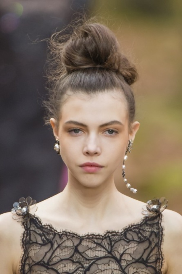 مجموعة شانيل لخريف 2018 تنقلنا الى أحضان الطبيعة الخلابة