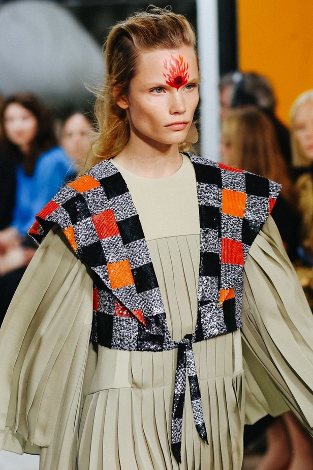 أزياء لويس فويتون كروز لعام 2019 تحاكي الروح الحيوية