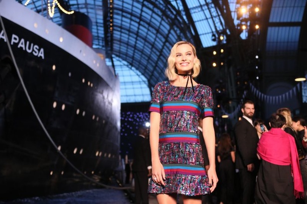 كارل لاغرفلد ينقلنا إلى علم البحارة في مجموعة شانيل كروز 2019