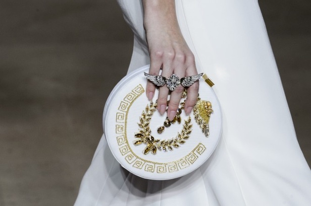 عرض ازياء جروج حقيبة لربيع وصيف 2018