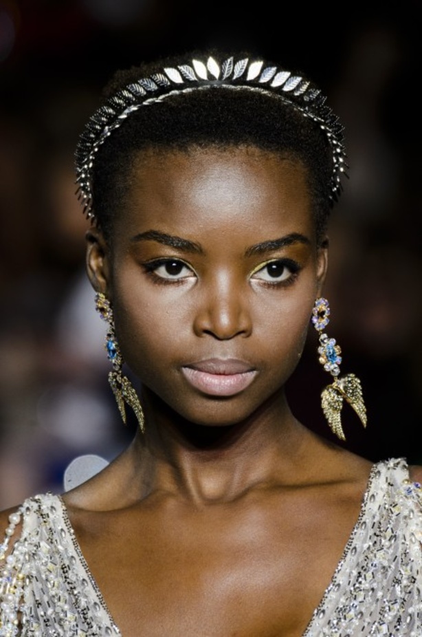 عرض ازياء جروج حقيبة لربيع وصيف 2018