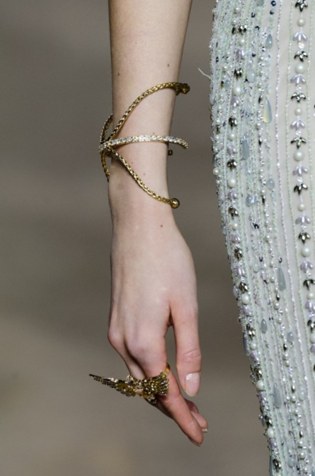 عرض ازياء جروج حقيبة لربيع وصيف 2018