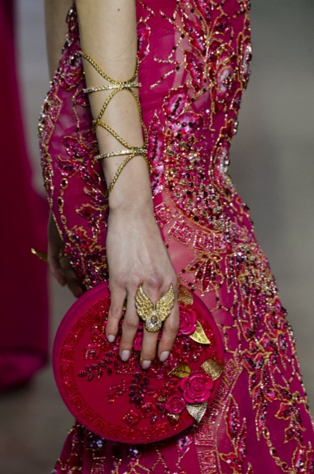 عرض ازياء جروج حقيبة لربيع وصيف 2018