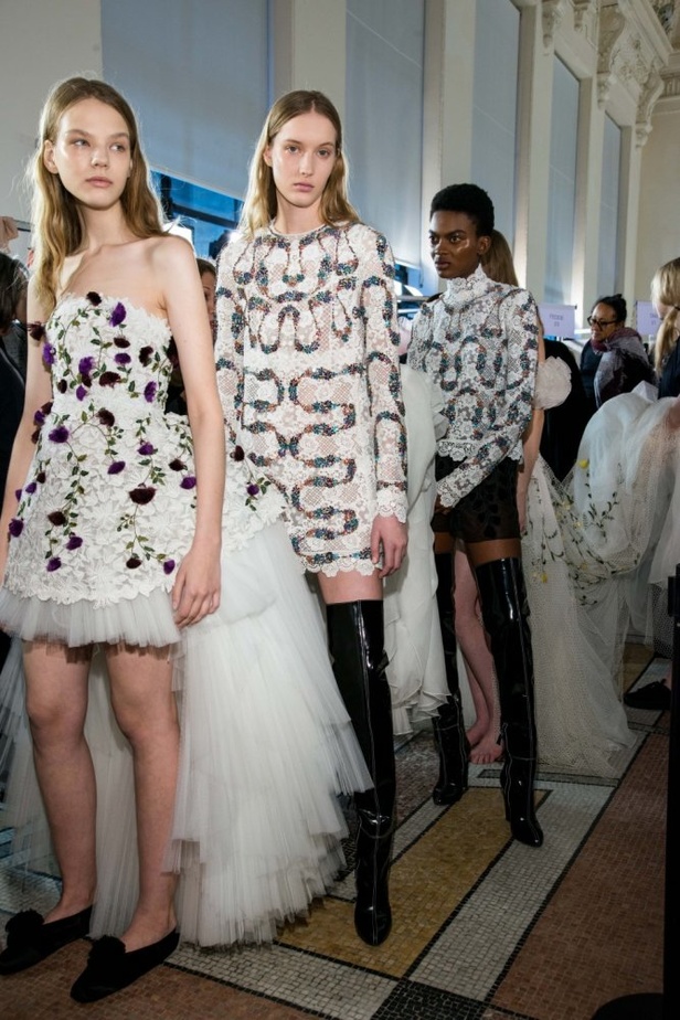 مجموعة Giambatista Valli من الألبسة الفاخرة لربيع وصيف 2018