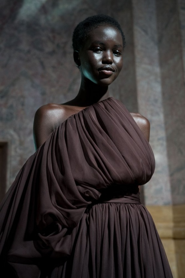 مجموعة Giambatista Valli من الألبسة الفاخرة لربيع وصيف 2018