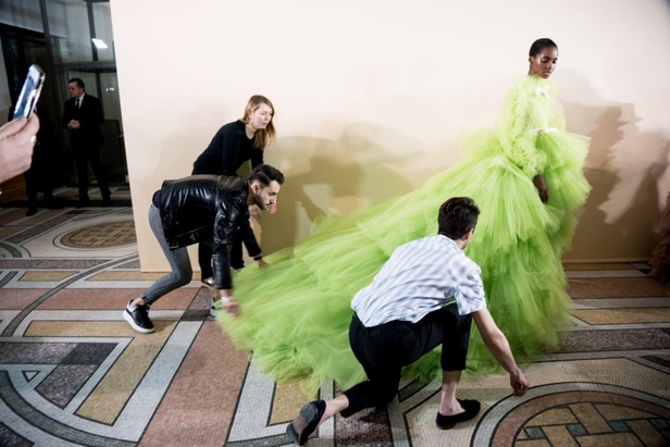 مجموعة Giambatista Valli من الألبسة الفاخرة لربيع وصيف 2018