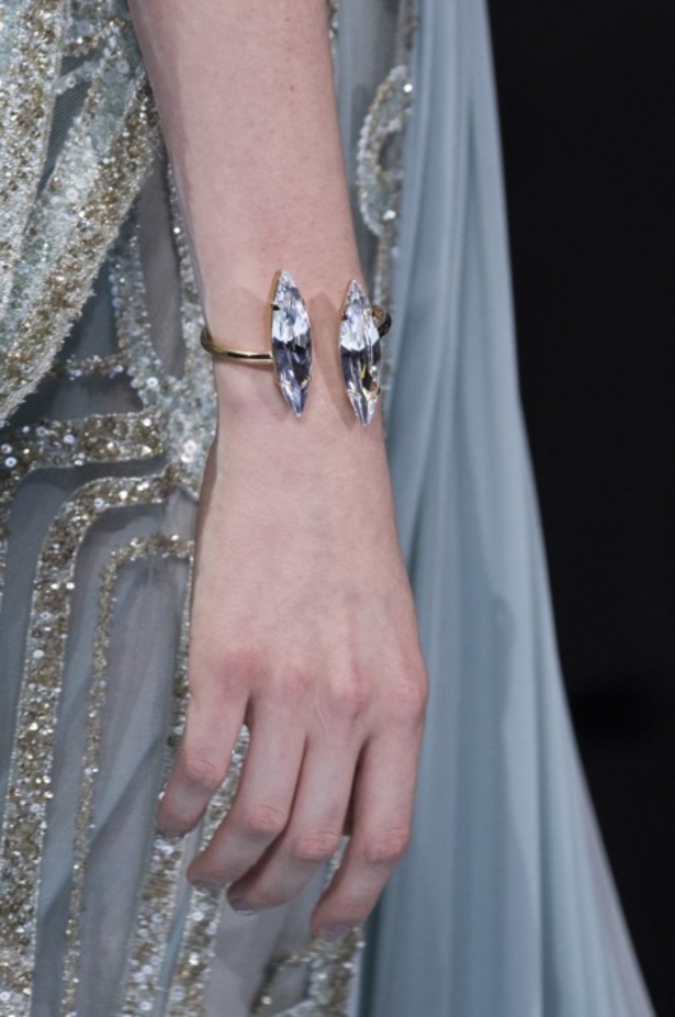 ايلي صعب يحتفل بالحياة في مجموعته لربيع وصيف 2018