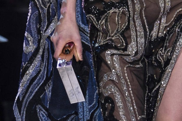 ايلي صعب يحتفل بالحياة في مجموعته لربيع وصيف 2018