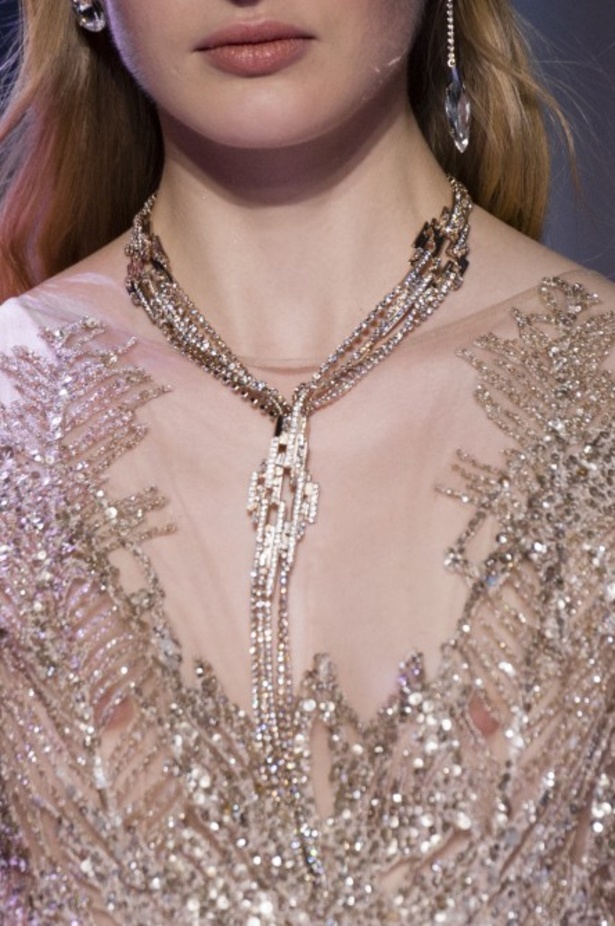 ايلي صعب يحتفل بالحياة في مجموعته لربيع وصيف 2018