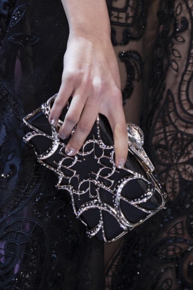 ايلي صعب يحتفل بالحياة في مجموعته لربيع وصيف 2018