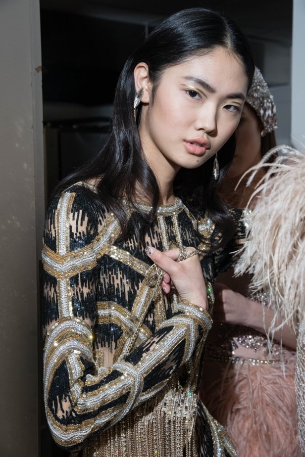 ايلي صعب يحتفل بالحياة في مجموعته لربيع وصيف 2018