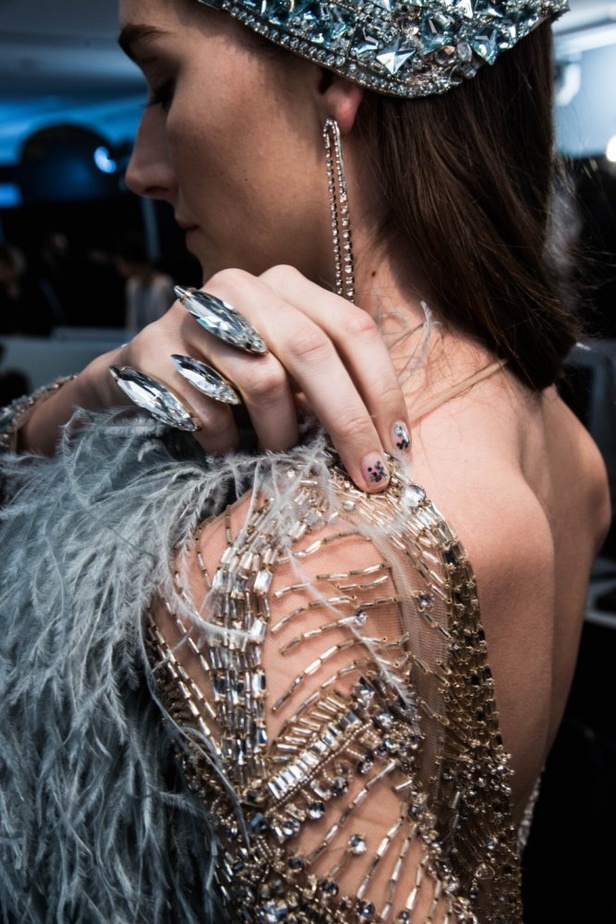 ايلي صعب يحتفل بالحياة في مجموعته لربيع وصيف 2018