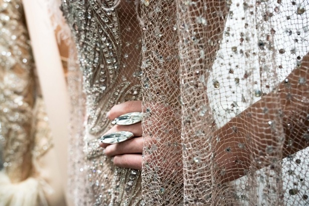 ايلي صعب يحتفل بالحياة في مجموعته لربيع وصيف 2018