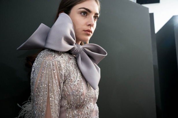 ايلي صعب يحتفل بالحياة في مجموعته لربيع وصيف 2018