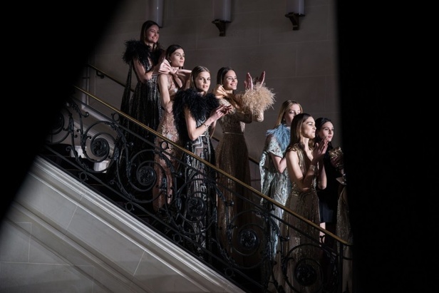 ايلي صعب يحتفل بالحياة في مجموعته لربيع وصيف 2018