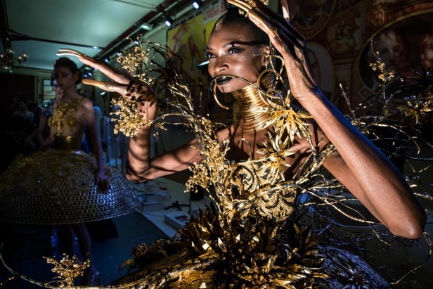 مجموعة Guo Pei للأزياء الفاخرة لربيع ٢٠١٨ !