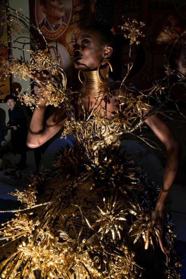 مجموعة Guo Pei للأزياء الفاخرة لربيع ٢٠١٨ !