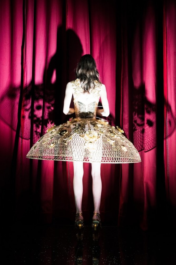 مجموعة Guo Pei للأزياء الفاخرة لربيع ٢٠١٨ !