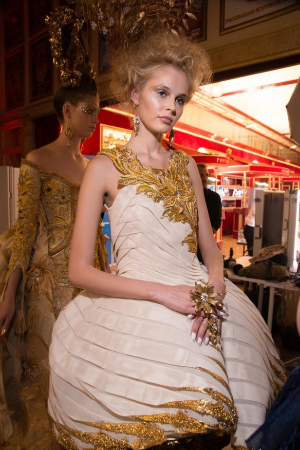 مجموعة Guo Pei للأزياء الفاخرة لربيع ٢٠١٨ !