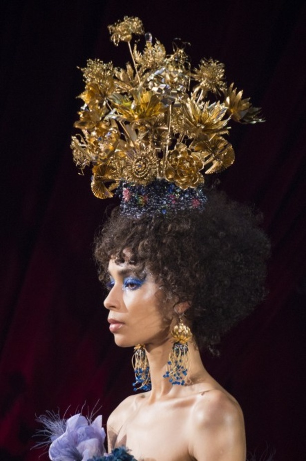 مجموعة Guo Pei للأزياء الفاخرة لربيع ٢٠١٨ !