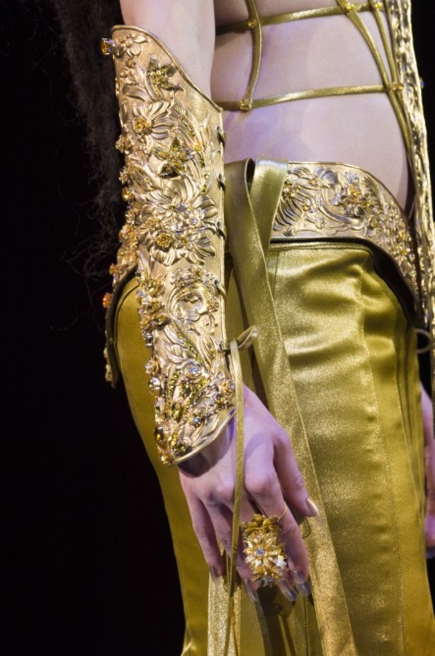 مجموعة Guo Pei للأزياء الفاخرة لربيع ٢٠١٨ !