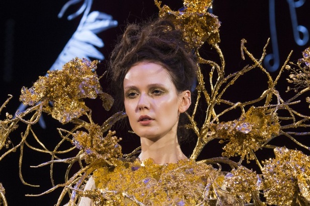 مجموعة Guo Pei للأزياء الفاخرة لربيع ٢٠١٨ !