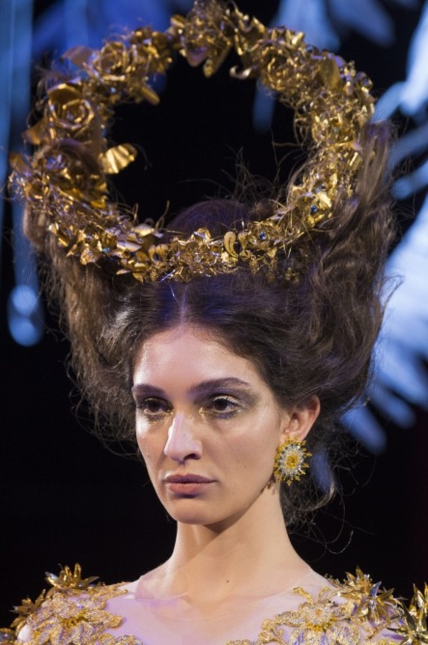 مجموعة Guo Pei للأزياء الفاخرة لربيع ٢٠١٨ !