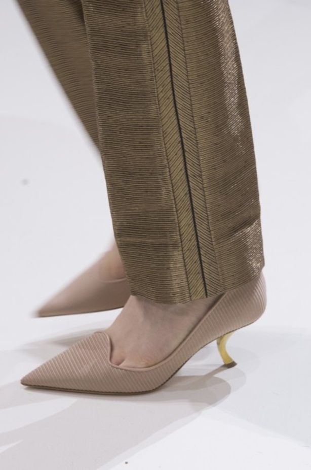 الأنوثة والأناقة.. عنوانا مجموعة دار Dior للهوت كوتور لخريف وشتاء 2018 - 2019 